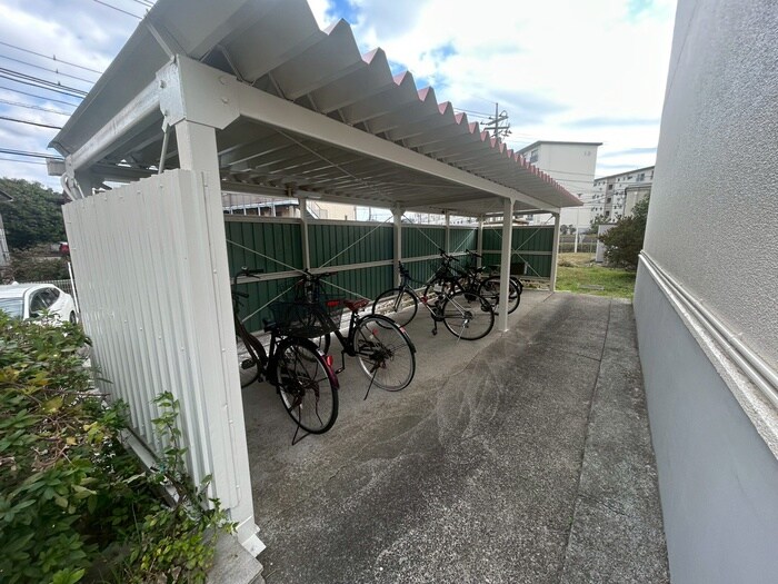 物件外観写真2　(駐輪場)