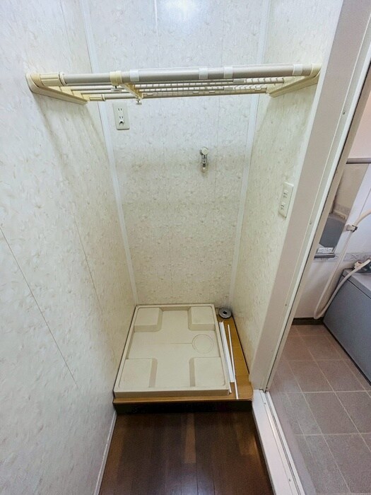 物件内観写真12　(洗濯機置場)