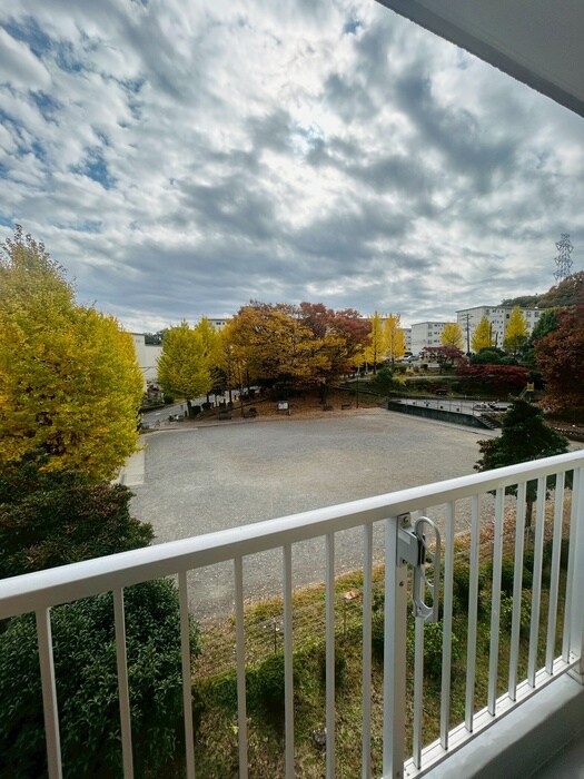 物件内観写真16　(室内からの展望)