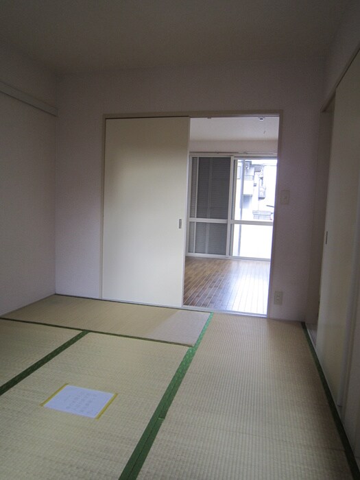 物件内観写真8　(居室)