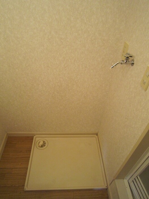 物件内観写真14　(洗濯機置場)