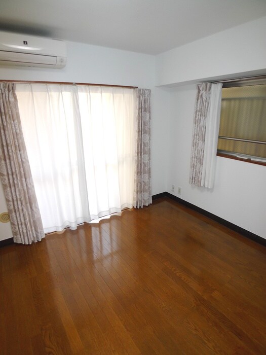 物件内観写真4　(室内からの展望)