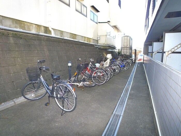 物件外観写真5　(駐輪場)