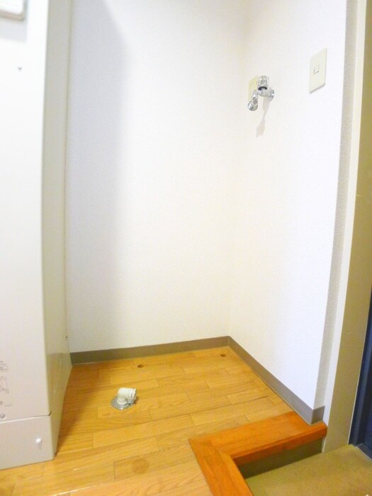 物件内観写真14　(洗濯機置場)