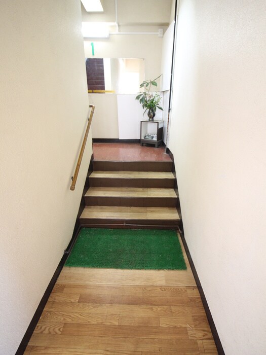 物件外観写真4　(エントランス部分)