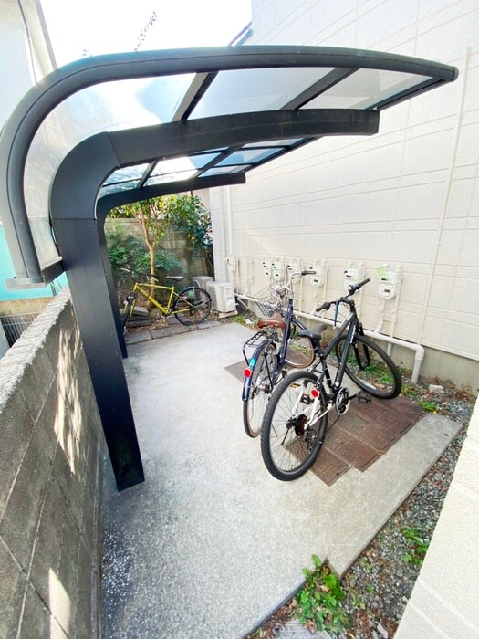 物件外観写真2　(駐輪場)