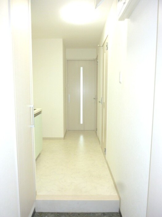 物件内観写真5　(玄関)