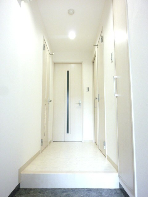 物件内観写真5　(玄関)