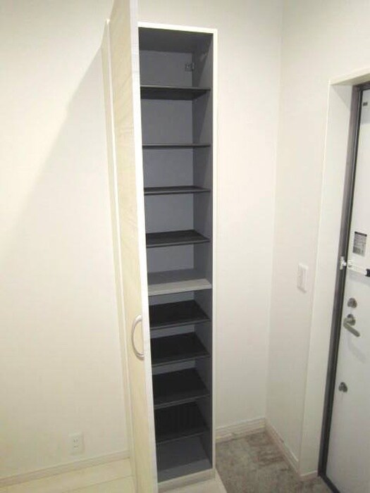 物件内観写真13　(玄関)