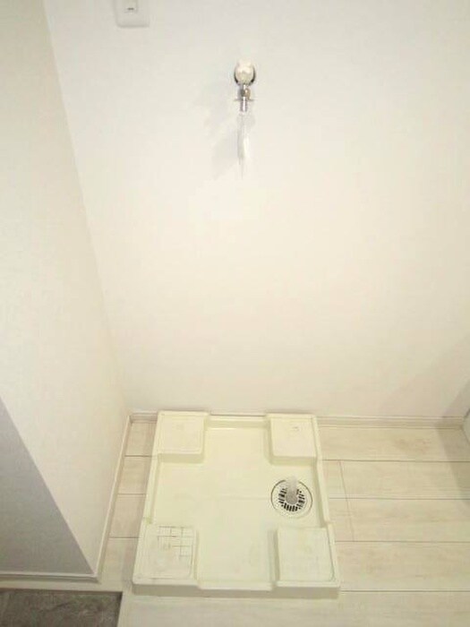 物件内観写真15　(洗濯機置場)