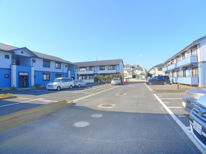 物件外観写真2　(駐車場)