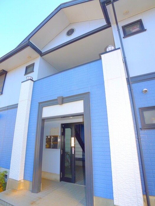 物件外観写真3　(エントランス部分)