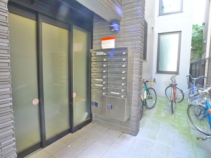 物件外観写真4　(エントランス部分)