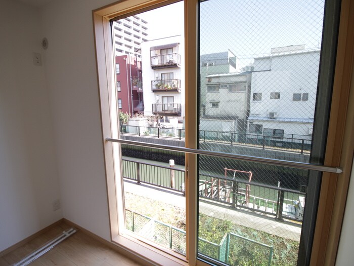 物件内観写真12　(室内からの展望)