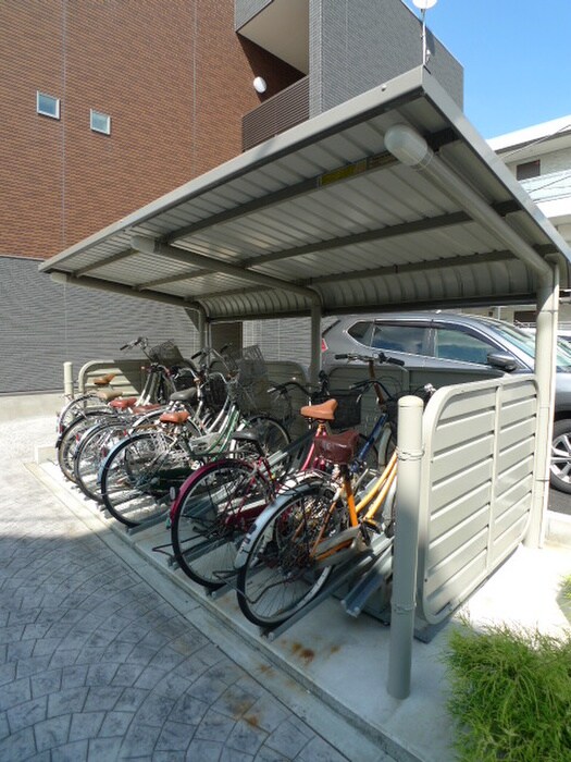 物件外観写真3　(駐輪場)