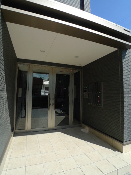 物件外観写真5　(エントランス部分)