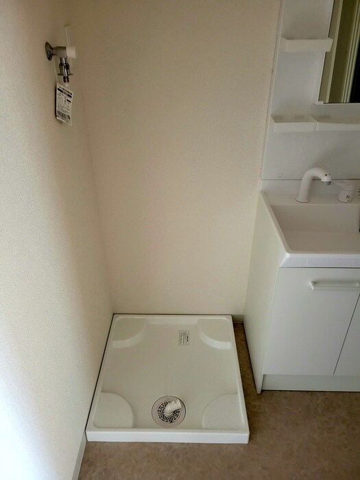 物件内観写真15　(洗濯機置場)