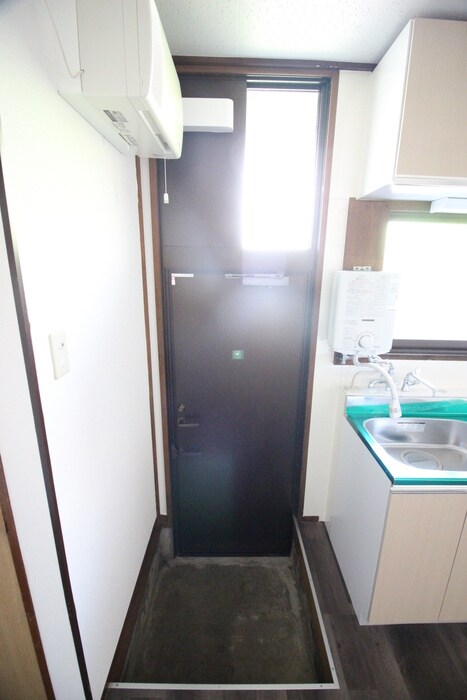 物件内観写真7　(玄関)