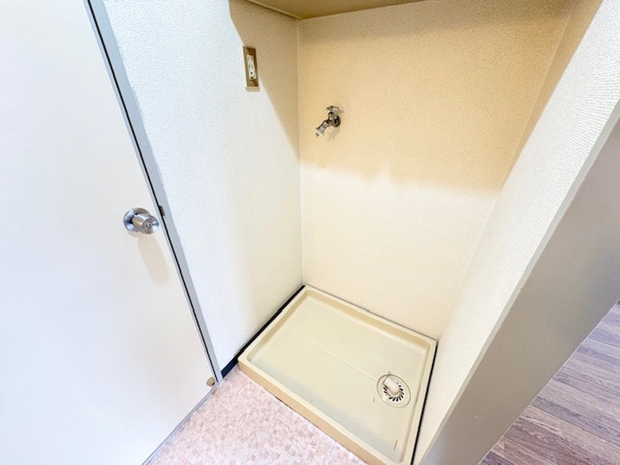 物件内観写真12　(洗濯機置場)