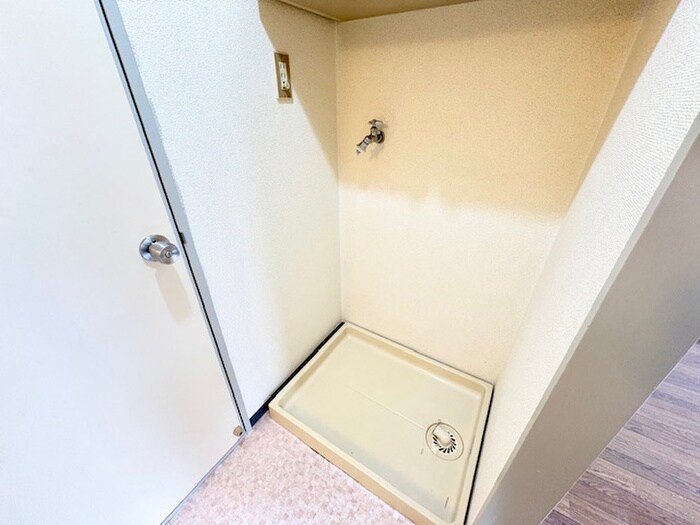 物件内観写真12　(洗濯機置場)