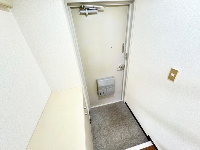 物件内観写真16　(玄関)