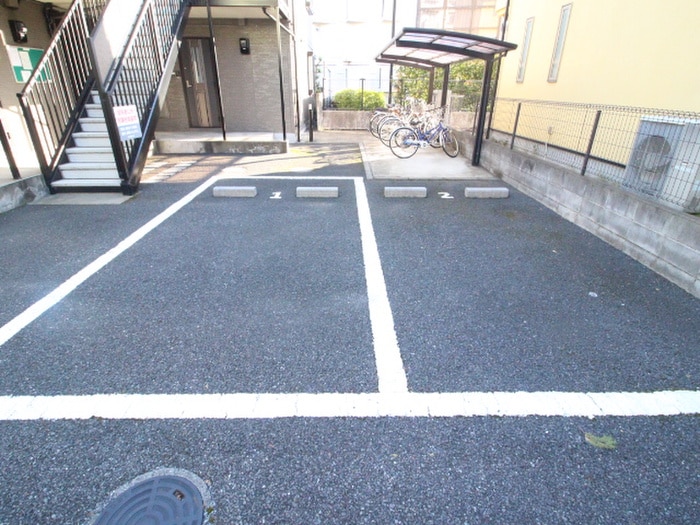 物件外観写真4　(駐車場)