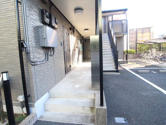 物件外観写真6　(エントランス部分)