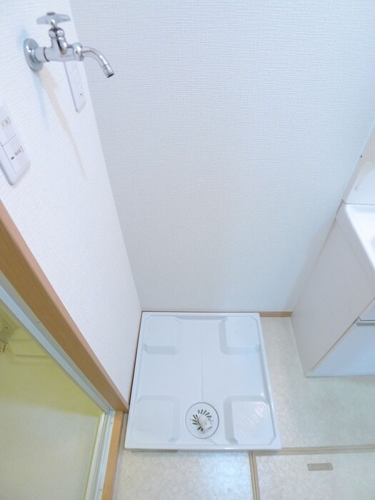 物件内観写真14　(洗濯機置場)