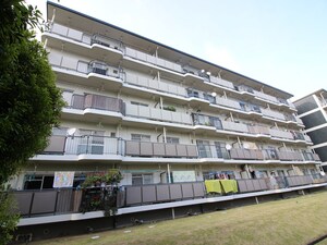 平塚高村団地42号棟（201）外観写真