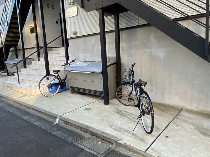 物件外観写真4　(駐輪場)