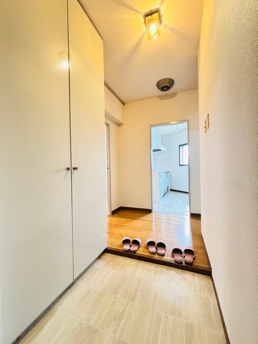 物件内観写真10　(玄関)