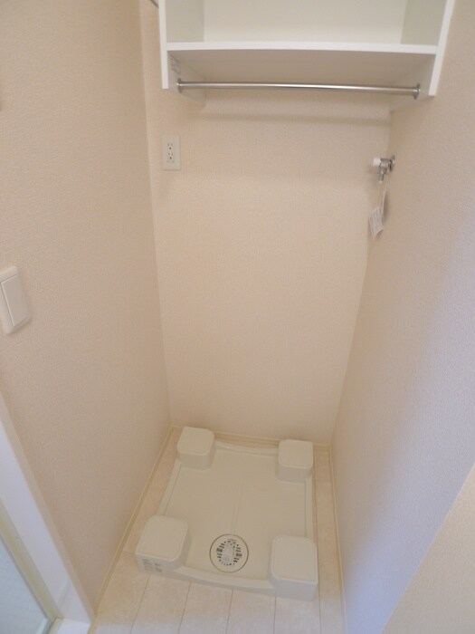 物件内観写真8　(洗濯機置場)