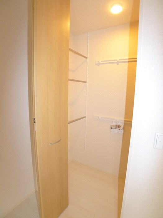 物件内観写真12　(収納)