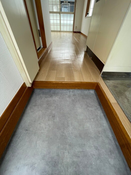 物件内観写真12　(玄関)