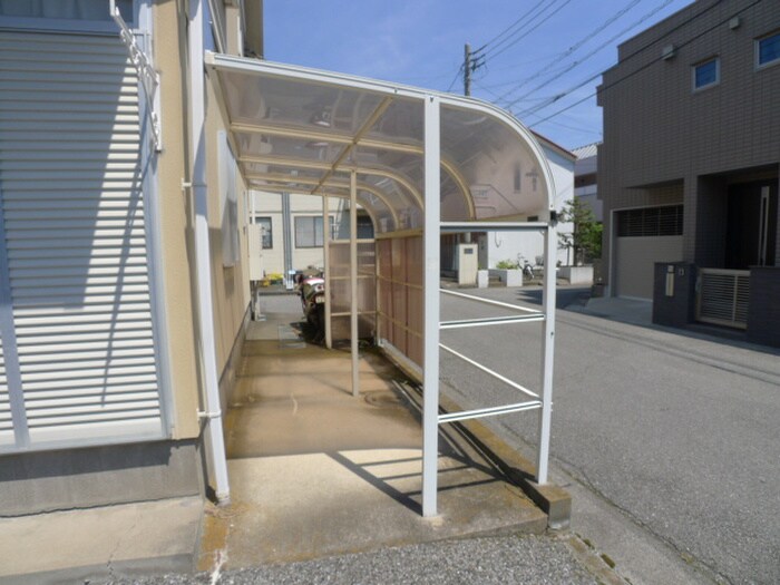物件外観写真3　(駐輪場)