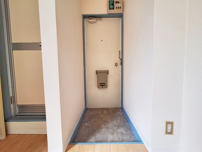 物件内観写真18　(玄関)