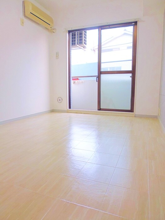 物件内観写真7　(室内からの展望)