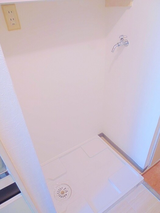 物件内観写真13　(洗濯機置場)