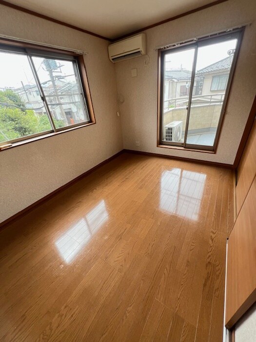 物件内観写真4　(室内からの展望)