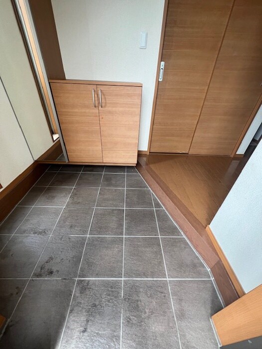 物件内観写真12　(玄関)