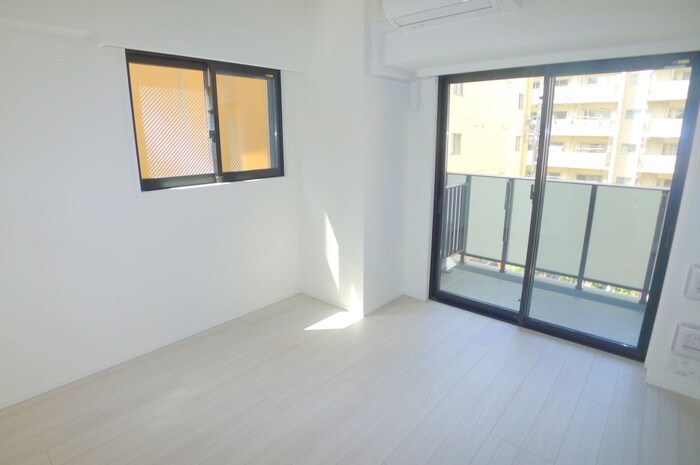 物件内観写真10　(室内からの展望)