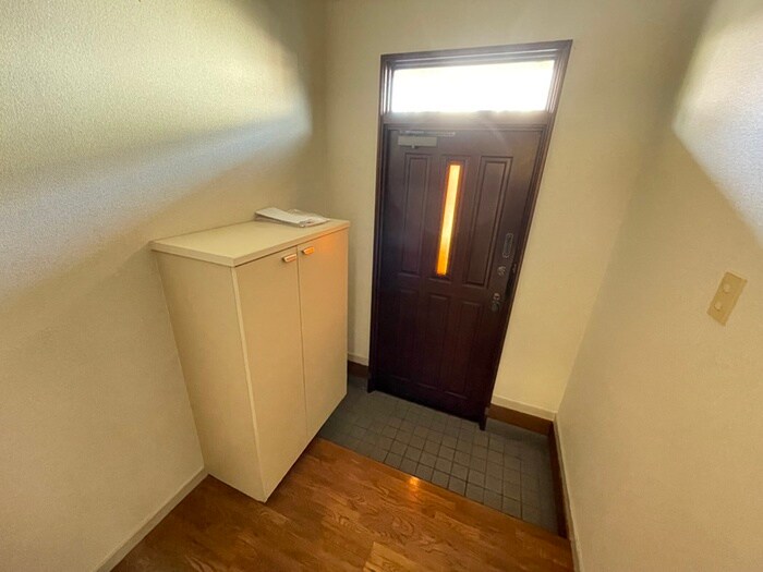 物件内観写真16　(玄関)