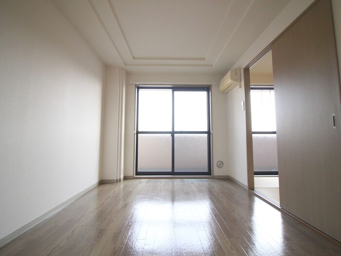 物件内観写真8　(室内からの展望)