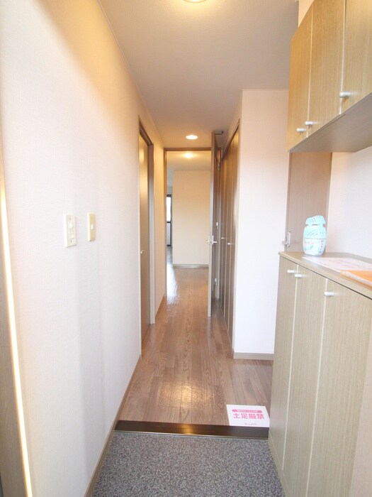 物件内観写真9　(玄関)