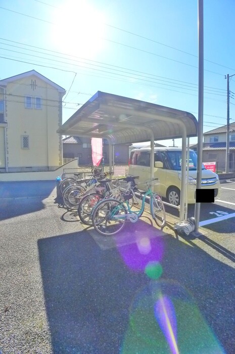 物件外観写真4　(駐輪場)