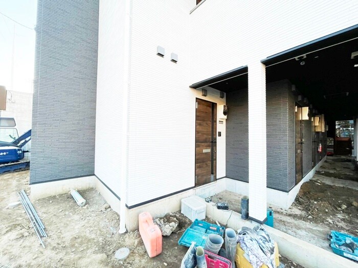 物件外観写真2　(エントランス部分)