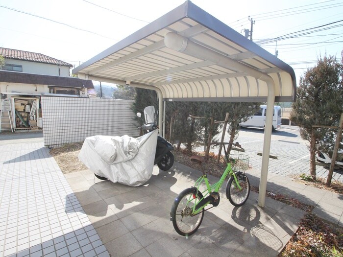 物件外観写真4　(駐輪場)