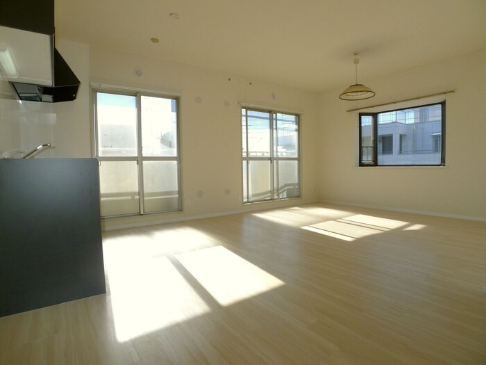 物件内観写真8　(室内からの展望)