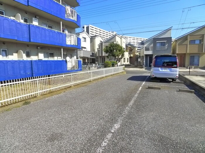 物件外観写真3　(駐車場)