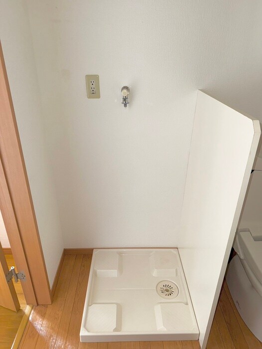 物件内観写真13　(洗濯機置場)